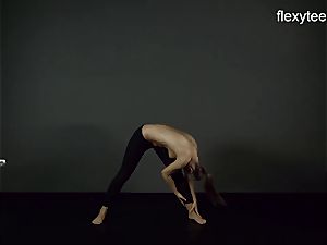 FlexyTeens - Zina demonstrates nimble nude figure